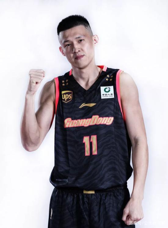 华盛顿奇才训练开放日，集结日队长鼓劲引欢呼，CBA常规赛在即，轮换策略成焦点的简单介绍