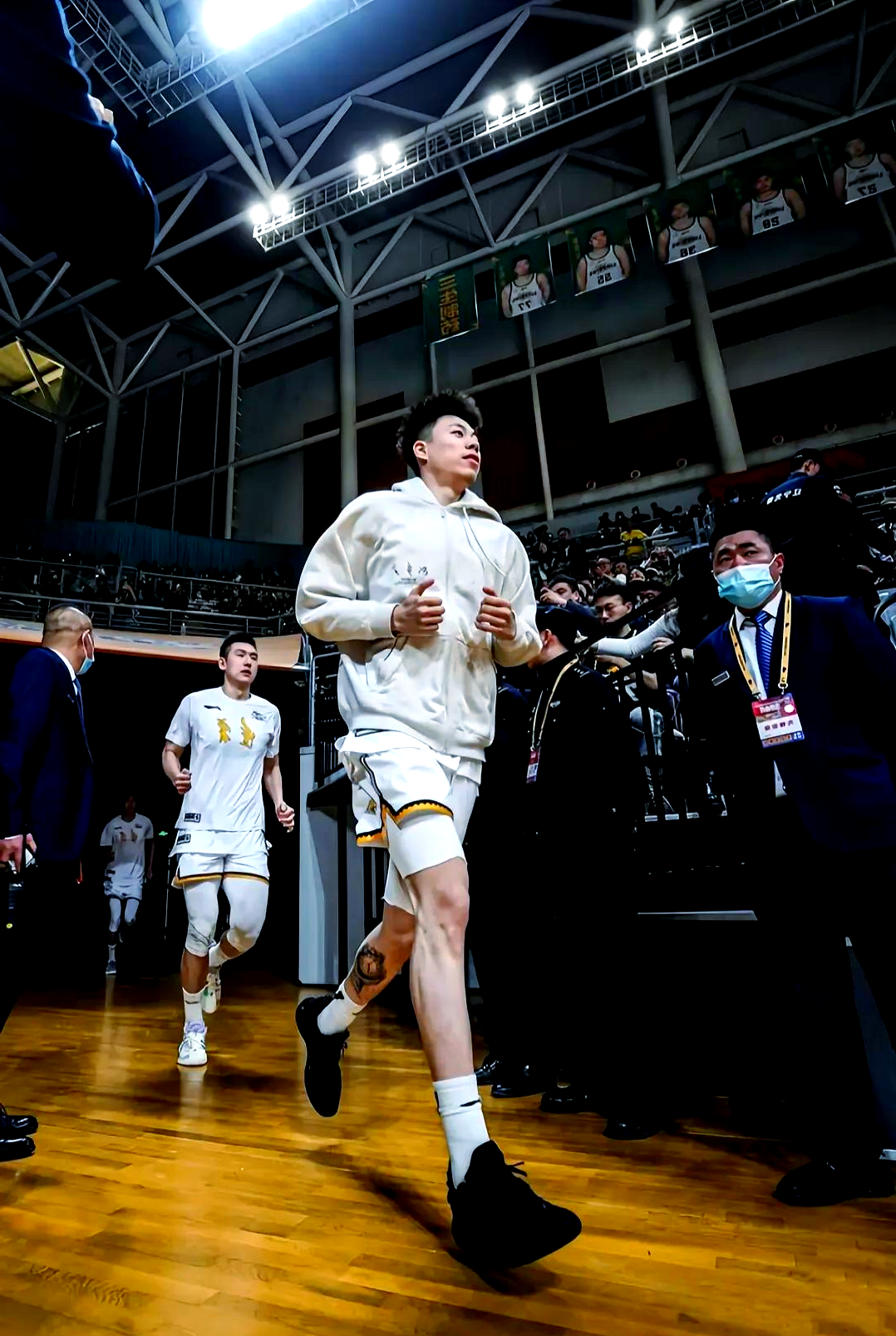 深圳男篮发布备战花絮；关键时刻状态回暖；意甲任务艰巨；心理建设被强调(群基火花机急停解除不了)