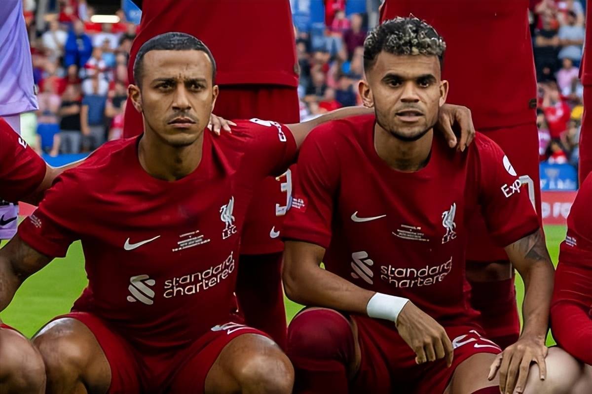 纽卡斯尔训练开放日；今晨调整名单引欢呼；欧联在即；心理建设被强调的简单介绍