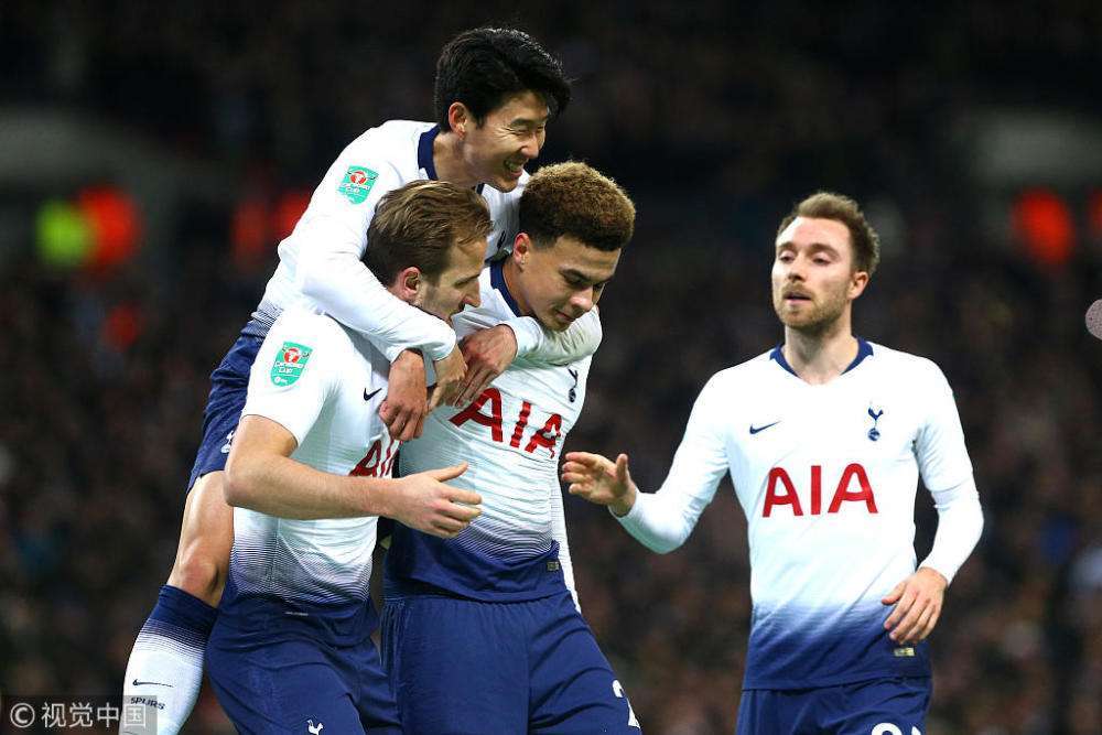 纽卡斯尔训练开放日；今晨调整名单引欢呼；欧联在即；心理建设被强调的简单介绍