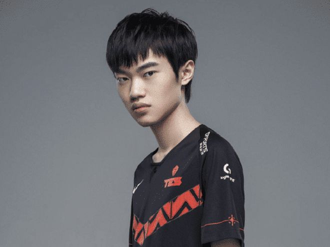 Faker新星高光表现表现惊艳，曼联未来可期！的简单介绍